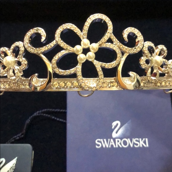 Brand new Swarovski Crystal tiara - Picture 2 of 5